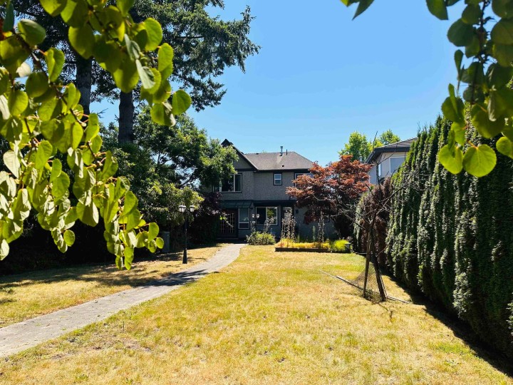 Photo 2 at 733 W 66th Avenue, Marpole, Vancouver West