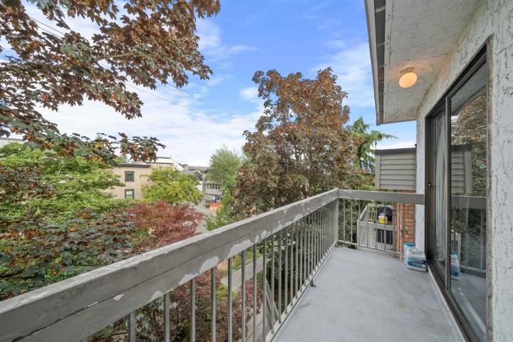 Photo 10 at 302 - 2080 Maple Street, Kitsilano, Vancouver West