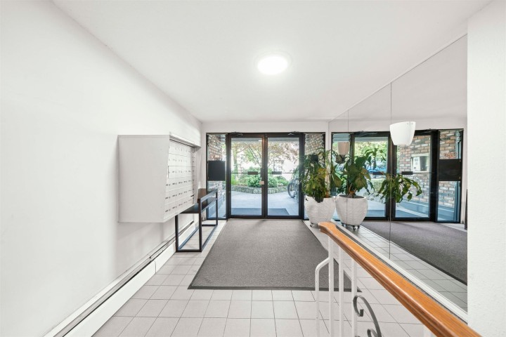 Photo 14 at 302 - 2080 Maple Street, Kitsilano, Vancouver West