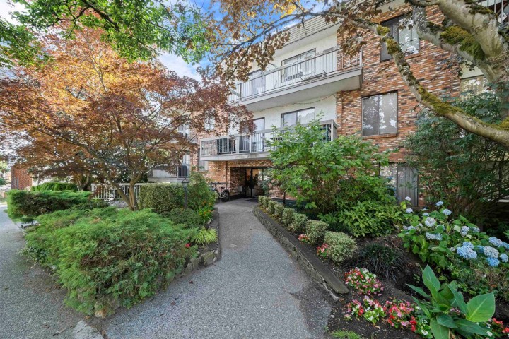 Photo 15 at 302 - 2080 Maple Street, Kitsilano, Vancouver West