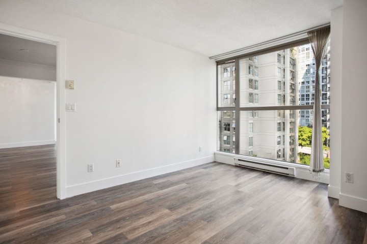 Photo 16 at 807 - 928 Richards Street, Yaletown, Vancouver West