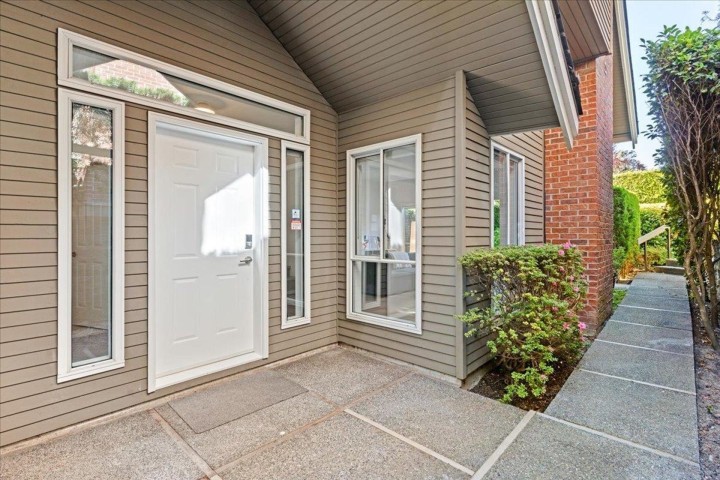 Photo 3 at 676 W 26th Avenue, Cambie, Vancouver West